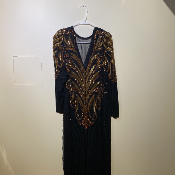 Size 10 vintage A. J. BARI beaded gown. - Picture 3 of 4